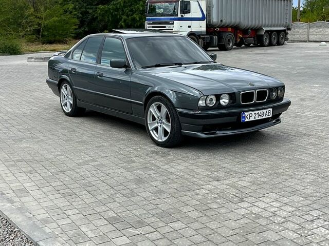 Серый БМВ 5 Серия, объемом двигателя 3 л и пробегом 78 тыс. км за 2999 $, фото 1 на Automoto.ua