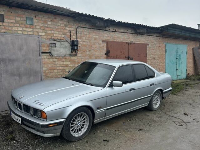 Серый БМВ 5 Серия, объемом двигателя 3 л и пробегом 450 тыс. км за 1900 $, фото 3 на Automoto.ua