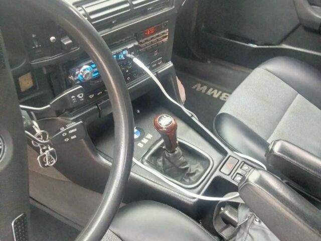 Серый БМВ 5 Серия, объемом двигателя 3.4 л и пробегом 345 тыс. км за 2800 $, фото 3 на Automoto.ua