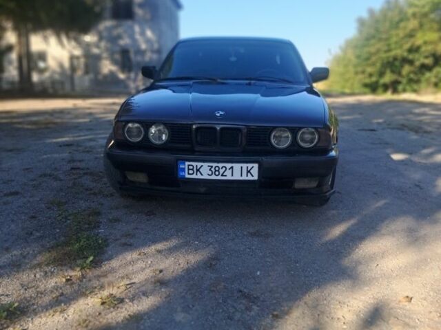 Серый БМВ 5 Серия, объемом двигателя 2.5 л и пробегом 150 тыс. км за 2500 $, фото 1 на Automoto.ua