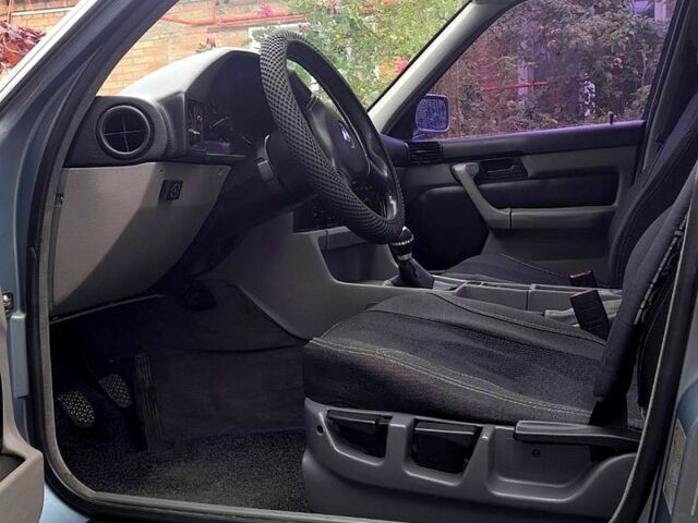 Серый БМВ 5 Серия, объемом двигателя 2 л и пробегом 300 тыс. км за 2600 $, фото 6 на Automoto.ua