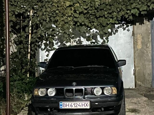 Серый БМВ 5 Серия, объемом двигателя 2.4 л и пробегом 300 тыс. км за 3000 $, фото 3 на Automoto.ua