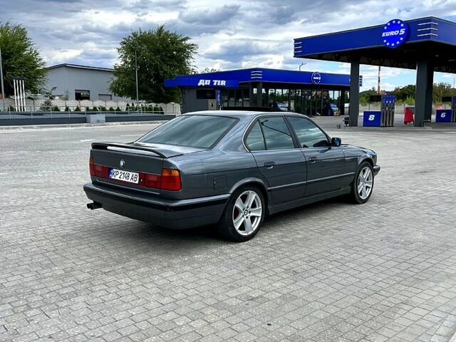 Серый БМВ 5 Серия, объемом двигателя 3 л и пробегом 78 тыс. км за 2999 $, фото 2 на Automoto.ua