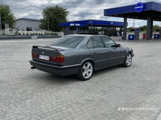 Серый БМВ 5 Серия, объемом двигателя 3 л и пробегом 800 тыс. км за 3599 $, фото 2 на Automoto.ua