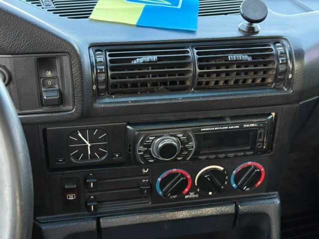 Серый БМВ 5 Серия, объемом двигателя 2.5 л и пробегом 170 тыс. км за 3500 $, фото 20 на Automoto.ua