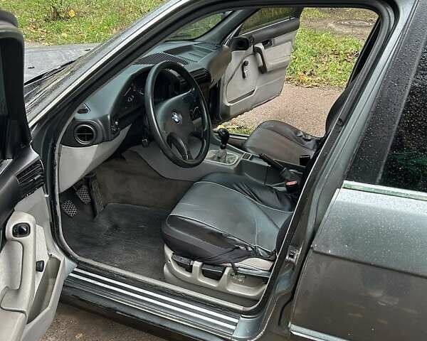 Серый БМВ 5 Серия, объемом двигателя 2 л и пробегом 310 тыс. км за 1750 $, фото 6 на Automoto.ua