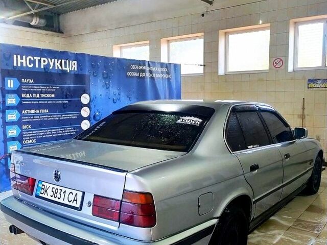 Серый БМВ 5 Серия, объемом двигателя 2 л и пробегом 360 тыс. км за 2250 $, фото 6 на Automoto.ua