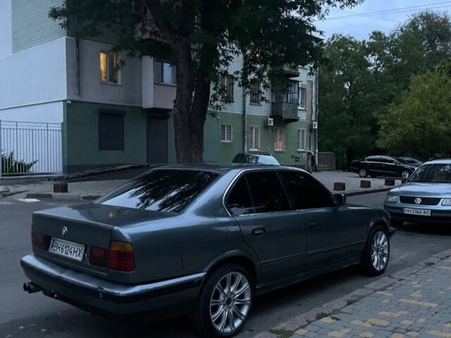 Серый БМВ 5 Серия, объемом двигателя 2.4 л и пробегом 300 тыс. км за 3000 $, фото 5 на Automoto.ua