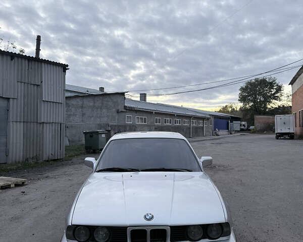 Серый БМВ 5 Серия, объемом двигателя 2 л и пробегом 360 тыс. км за 4300 $, фото 3 на Automoto.ua