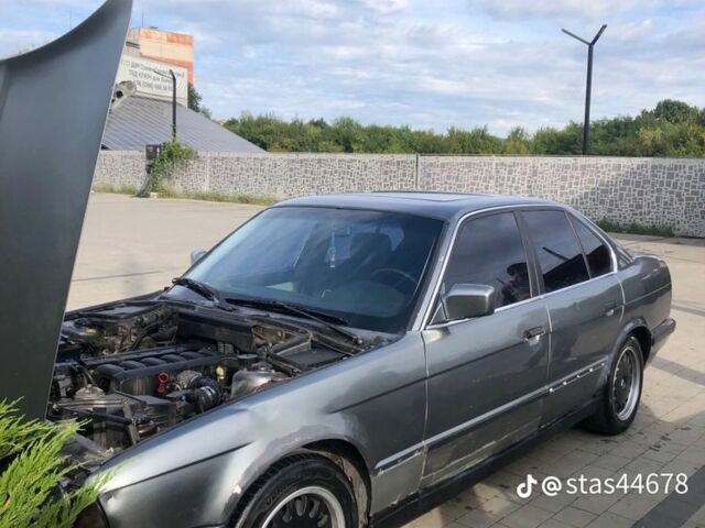 Сірий БМВ 5 Серія, об'ємом двигуна 2 л та пробігом 300 тис. км за 1300 $, фото 2 на Automoto.ua