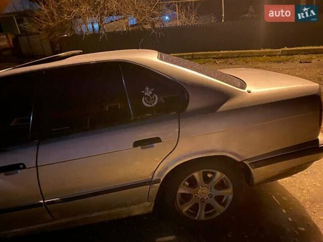 Серый БМВ 5 Серия, объемом двигателя 2.5 л и пробегом 300 тыс. км за 1550 $, фото 3 на Automoto.ua