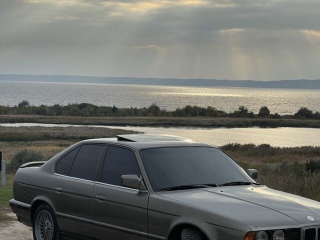 Сірий БМВ 5 Серія, об'ємом двигуна 2.5 л та пробігом 428 тис. км за 3400 $, фото 1 на Automoto.ua