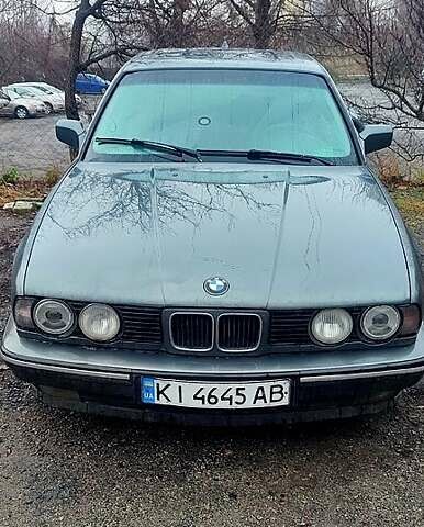 Серый БМВ 5 Серия, объемом двигателя 2 л и пробегом 111 тыс. км за 2600 $, фото 4 на Automoto.ua