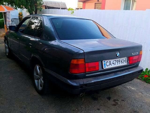 Серый БМВ 5 Серия, объемом двигателя 2.5 л и пробегом 380 тыс. км за 1700 $, фото 1 на Automoto.ua