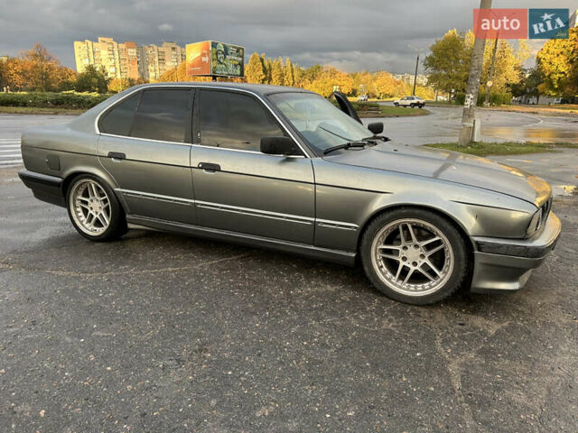 Серый БМВ 5 Серия, объемом двигателя 2 л и пробегом 425 тыс. км за 2700 $, фото 1 на Automoto.ua