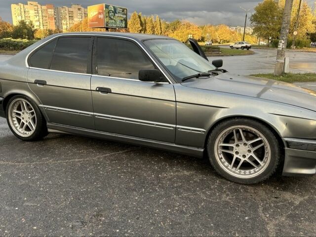 Сірий БМВ 5 Серія, об'ємом двигуна 2 л та пробігом 425 тис. км за 3000 $, фото 2 на Automoto.ua