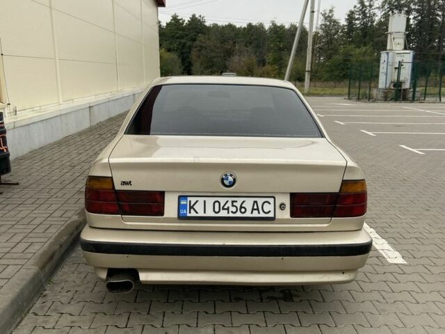 Серый БМВ 5 Серия, объемом двигателя 2 л и пробегом 333 тыс. км за 3500 $, фото 1 на Automoto.ua