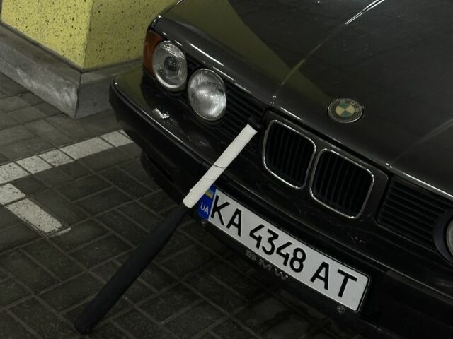 Серый БМВ 5 Серия, объемом двигателя 2 л и пробегом 250 тыс. км за 3000 $, фото 1 на Automoto.ua