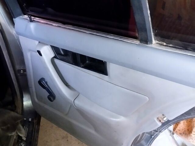 Серый БМВ 5 Серия, объемом двигателя 2 л и пробегом 150 тыс. км за 1900 $, фото 7 на Automoto.ua