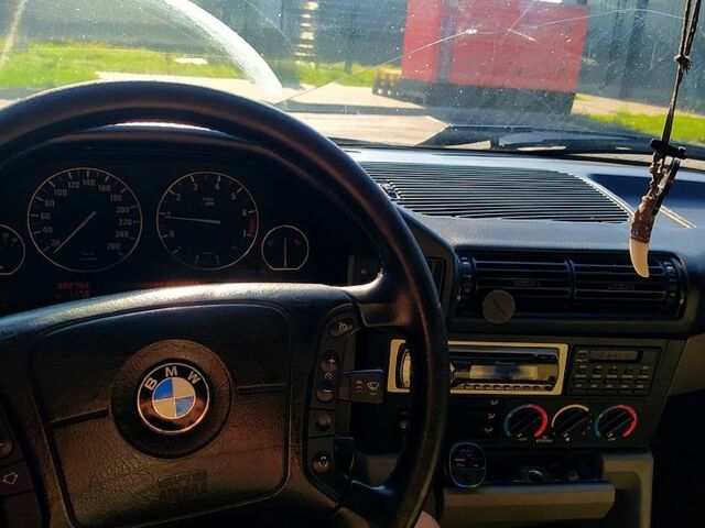 Серый БМВ 5 Серия, объемом двигателя 2.5 л и пробегом 380 тыс. км за 1700 $, фото 2 на Automoto.ua