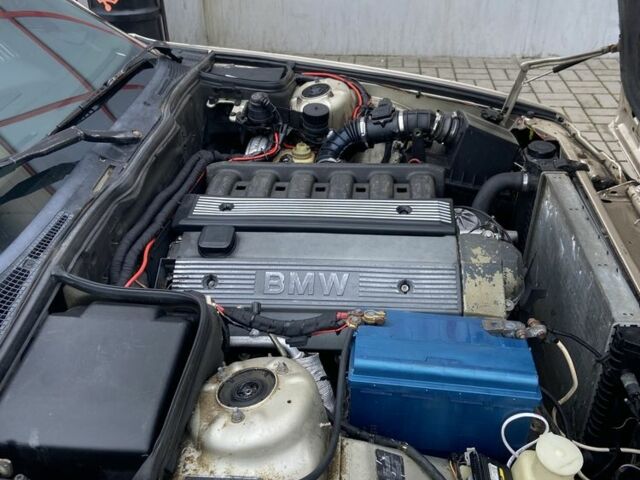 Серый БМВ 5 Серия, объемом двигателя 2 л и пробегом 333 тыс. км за 3500 $, фото 9 на Automoto.ua