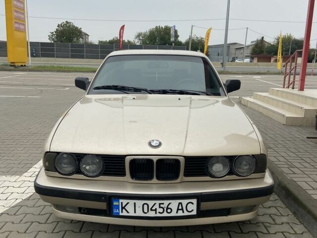 Серый БМВ 5 Серия, объемом двигателя 2 л и пробегом 333 тыс. км за 3500 $, фото 4 на Automoto.ua