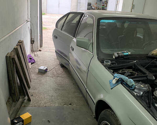 Серый БМВ 5 Серия, объемом двигателя 2.4 л и пробегом 300 тыс. км за 2300 $, фото 2 на Automoto.ua