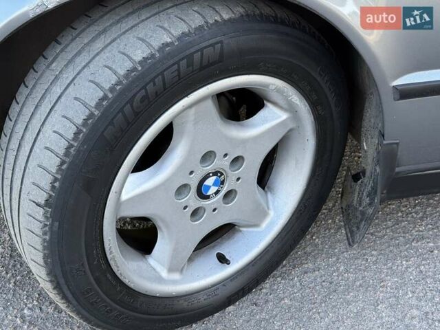 Серый БМВ 5 Серия, объемом двигателя 2 л и пробегом 295 тыс. км за 3000 $, фото 13 на Automoto.ua