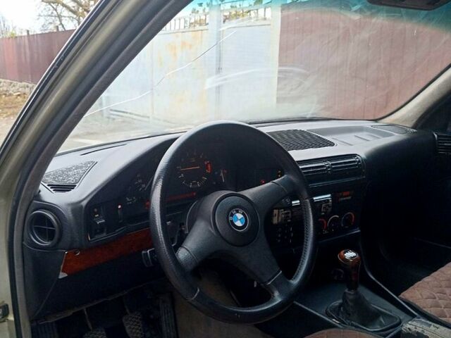 Сірий БМВ 5 Серія, об'ємом двигуна 2.5 л та пробігом 111 тис. км за 1900 $, фото 7 на Automoto.ua
