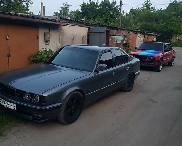 Сірий БМВ 5 Серія, об'ємом двигуна 3 л та пробігом 320 тис. км за 6666 $, фото 3 на Automoto.ua