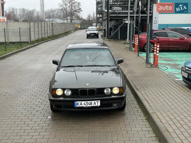 Сірий БМВ 5 Серія, об'ємом двигуна 1.99 л та пробігом 250 тис. км за 3000 $, фото 4 на Automoto.ua