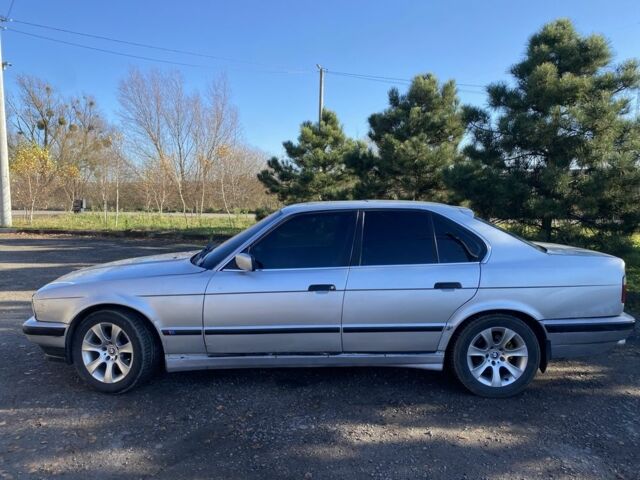 Сірий БМВ 5 Серія, об'ємом двигуна 2 л та пробігом 670 тис. км за 1550 $, фото 1 на Automoto.ua