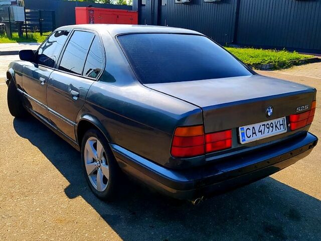 Серый БМВ 5 Серия, объемом двигателя 2.5 л и пробегом 380 тыс. км за 1700 $, фото 6 на Automoto.ua