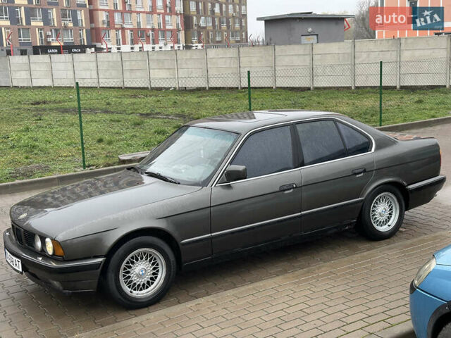 Сірий БМВ 5 Серія, об'ємом двигуна 1.99 л та пробігом 250 тис. км за 3000 $, фото 6 на Automoto.ua