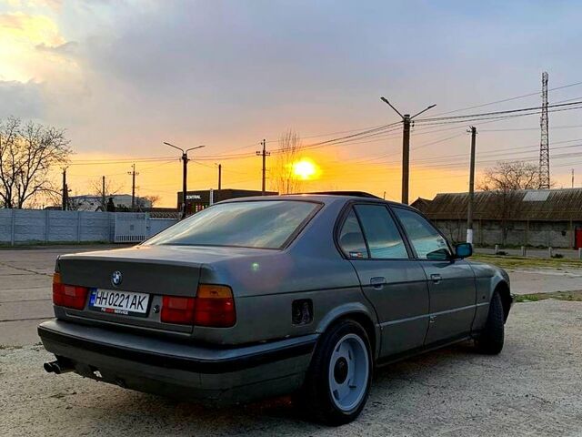 Серый БМВ 5 Серия, объемом двигателя 2 л и пробегом 0 тыс. км за 1700 $, фото 1 на Automoto.ua