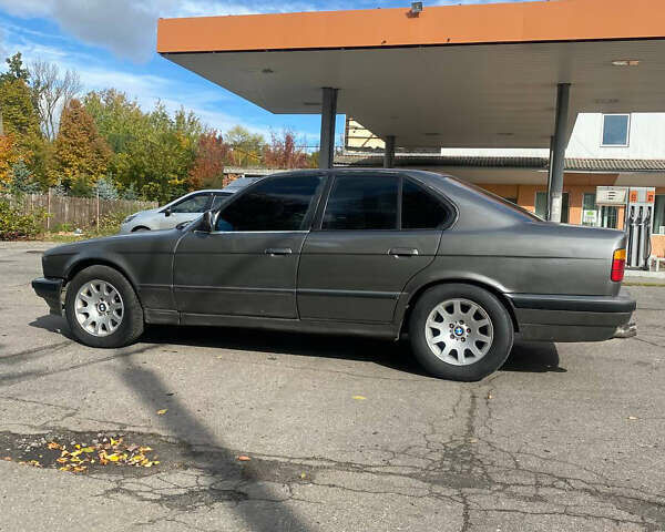 Серый БМВ 5 Серия, объемом двигателя 1.99 л и пробегом 300 тыс. км за 1900 $, фото 8 на Automoto.ua