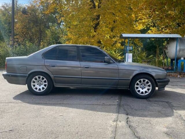 Сірий БМВ 5 Серія, об'ємом двигуна 0 л та пробігом 300 тис. км за 1900 $, фото 5 на Automoto.ua