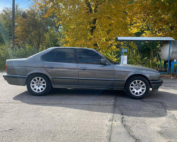 Серый БМВ 5 Серия, объемом двигателя 1.99 л и пробегом 300 тыс. км за 1900 $, фото 6 на Automoto.ua