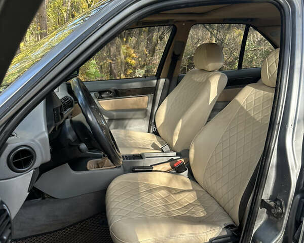 Серый БМВ 5 Серия, объемом двигателя 2.4 л и пробегом 350 тыс. км за 2450 $, фото 13 на Automoto.ua