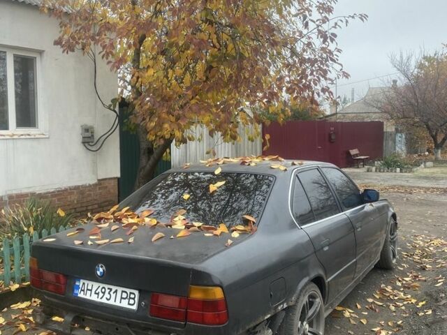 Серый БМВ 5 Серия, объемом двигателя 2.5 л и пробегом 777 тыс. км за 1200 $, фото 1 на Automoto.ua