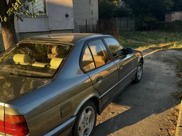 Серый БМВ 5 Серия, объемом двигателя 2.4 л и пробегом 535 тыс. км за 2500 $, фото 2 на Automoto.ua