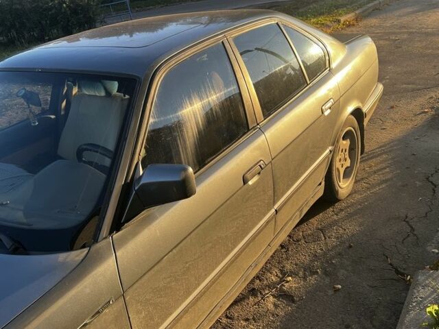 Серый БМВ 5 Серия, объемом двигателя 2.4 л и пробегом 535 тыс. км за 2500 $, фото 3 на Automoto.ua