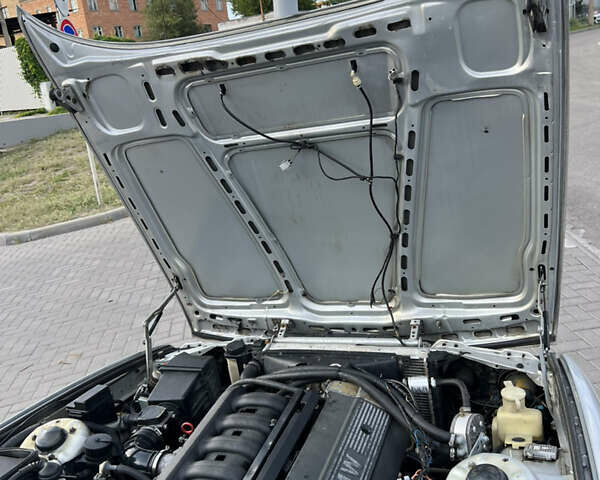Серый БМВ 5 Серия, объемом двигателя 2.5 л и пробегом 300 тыс. км за 3450 $, фото 24 на Automoto.ua