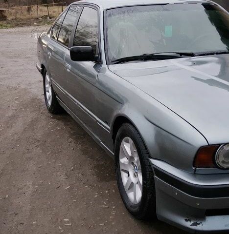 Серый БМВ 5 Серия, объемом двигателя 2.5 л и пробегом 300 тыс. км за 2200 $, фото 1 на Automoto.ua