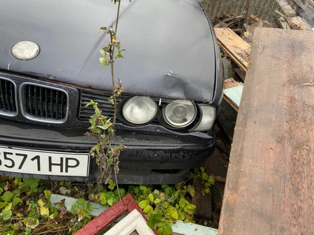 Сірий БМВ 5 Серія, об'ємом двигуна 2 л та пробігом 300 тис. км за 600 $, фото 1 на Automoto.ua