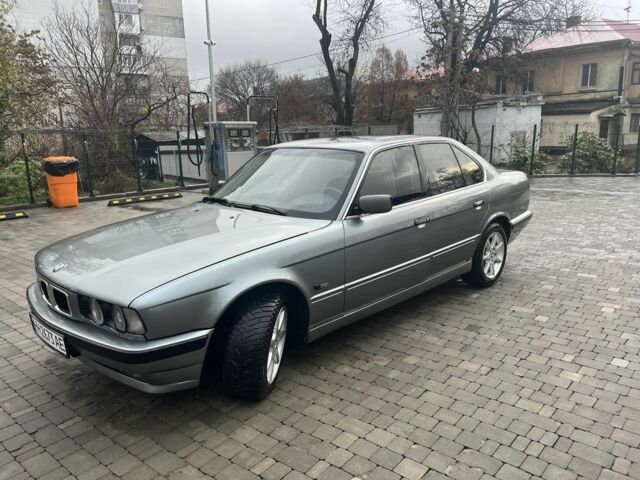 Сірий БМВ 5 Серія, об'ємом двигуна 2 л та пробігом 360 тис. км за 2700 $, фото 1 на Automoto.ua