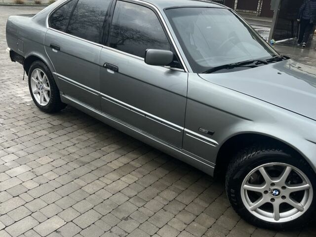 Сірий БМВ 5 Серія, об'ємом двигуна 2 л та пробігом 360 тис. км за 2700 $, фото 2 на Automoto.ua