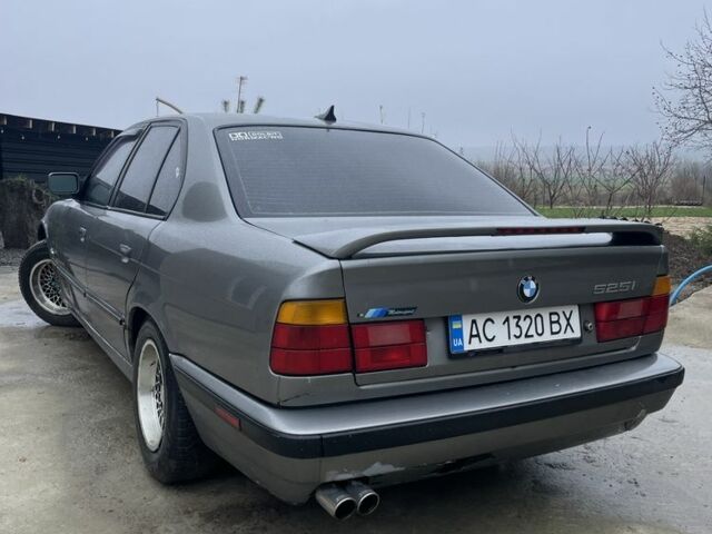 Серый БМВ 5 Серия, объемом двигателя 2.5 л и пробегом 500 тыс. км за 2400 $, фото 1 на Automoto.ua