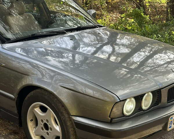 Серый БМВ 5 Серия, объемом двигателя 2.4 л и пробегом 350 тыс. км за 2450 $, фото 6 на Automoto.ua