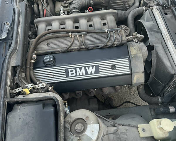 Серый БМВ 5 Серия, объемом двигателя 2 л и пробегом 414 тыс. км за 3400 $, фото 15 на Automoto.ua